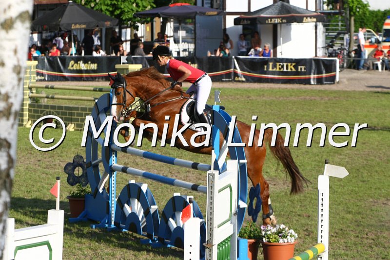 204M4745_Lady in Red_Spring_Mx.JPG